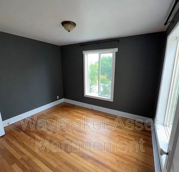 1230 N Chestnut St — Photo 5