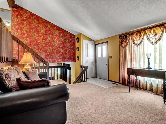 4th image of 4025 Autumnway Ln