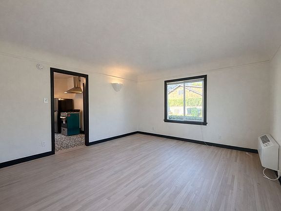 5th image of 1416 1/4 Yosemite Dr
