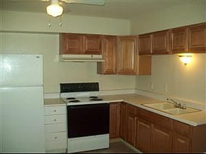 3rd image of 1332 E Vista Ave