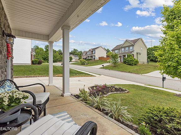 5th image of 1026 Carter Ridge Dr