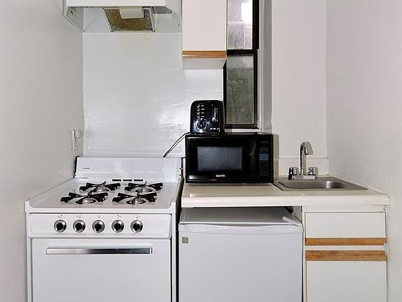 4th image of 201 E 89th St APT 3C