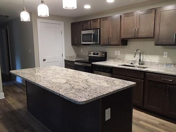 3rd image of 744 Southern Hills Dr