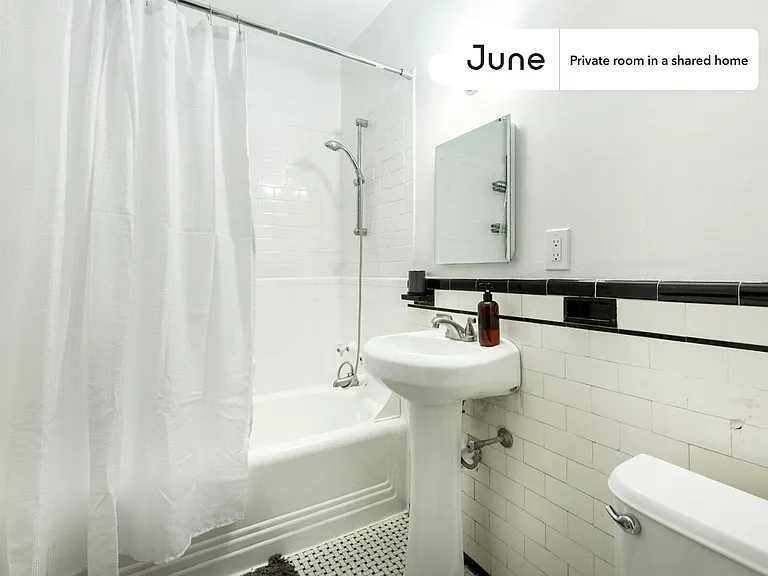 3618 Warren St NW #B — Photo 8