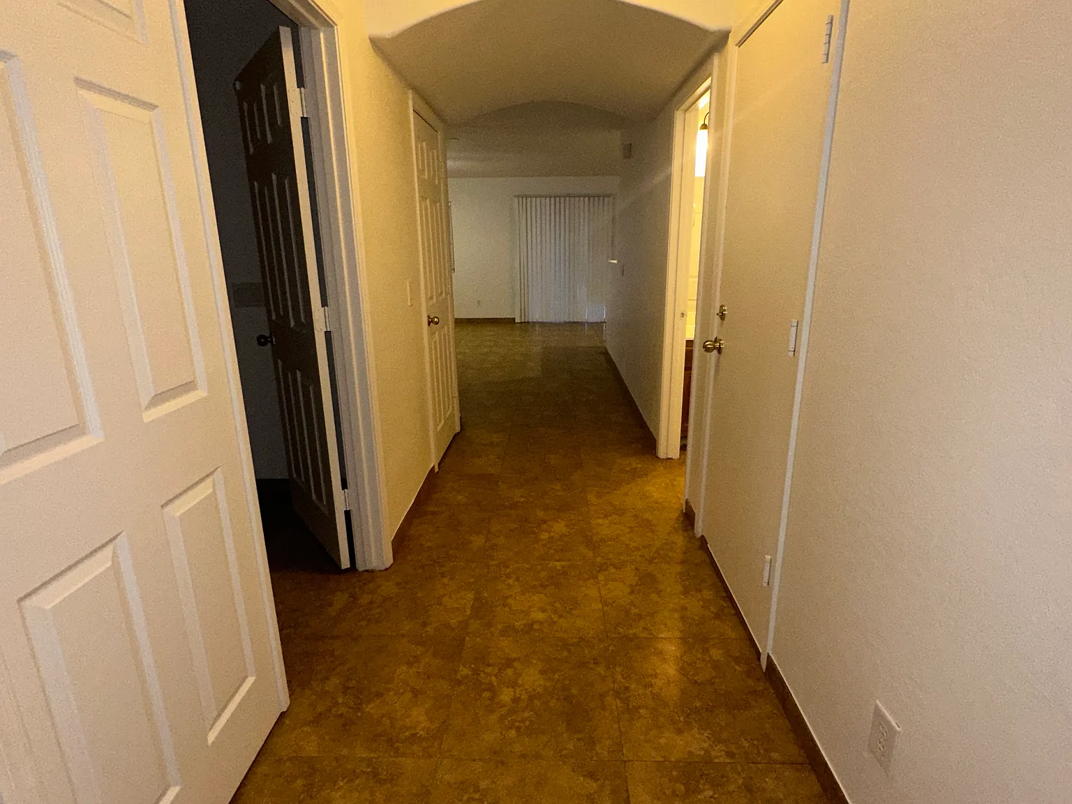 565 E Wolf Hollow Dr — Photo 2