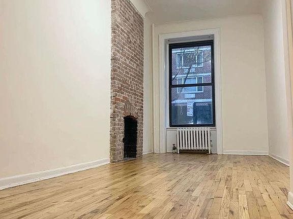 2nd image of 137 W 67th St #E1