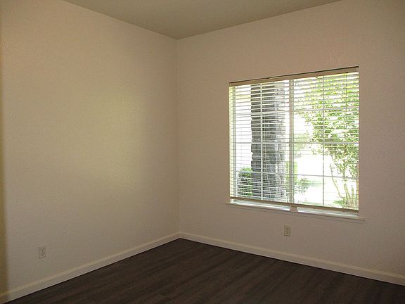 4th image of 8788 N Winery Ave