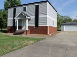 10477 Country Club Rd, West Frankfort, IL 62896