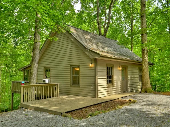 94 Woodglen Ct, Ellijay, GA 30540