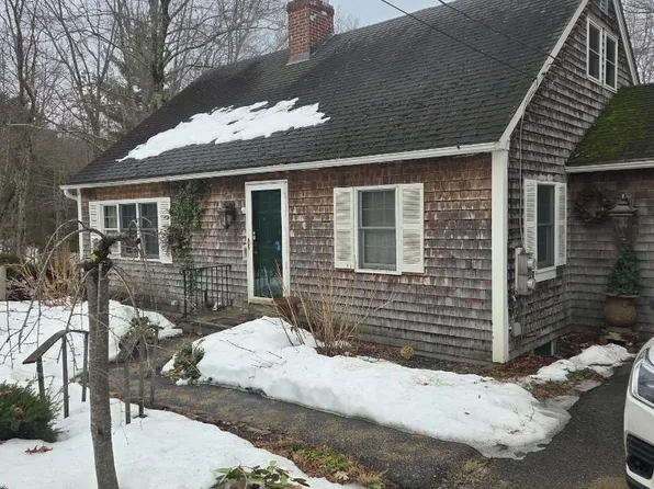 8 Woodknoll Dr, North Hampton, NH 03862