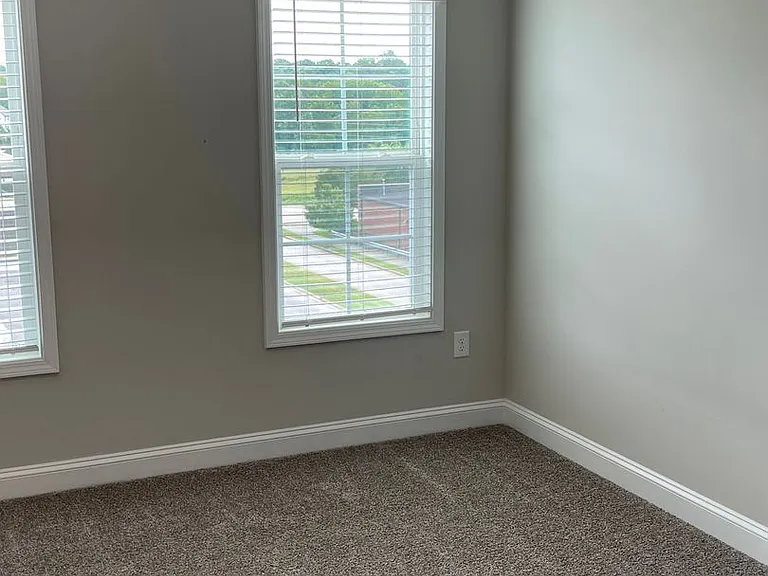 1010 Gateway Commons Cir — Photo 23