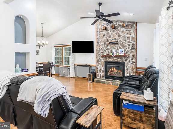 4th image of 12504 Warren Ln