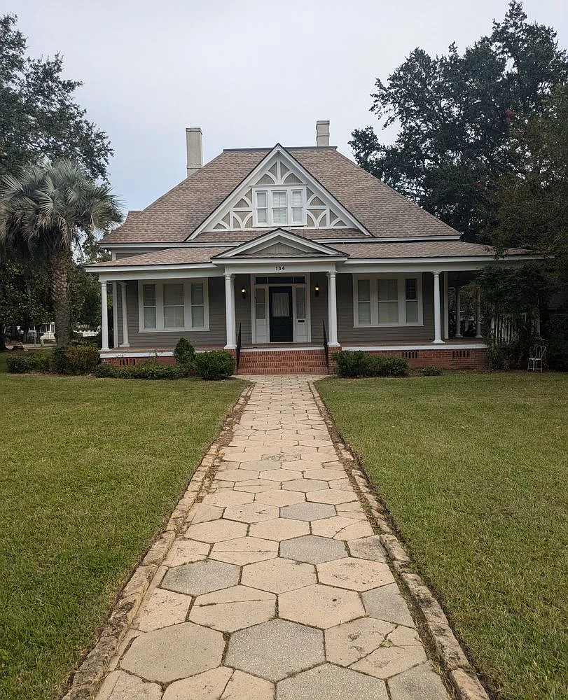 Beautiful home in the heart of Valdosta — Photo 1
