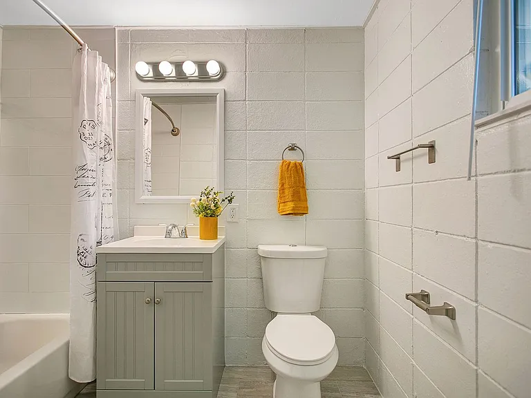 815 Washington St — Photo 36