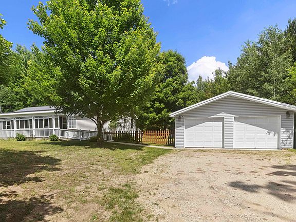 3rd image of 3839 Wallaker Rd