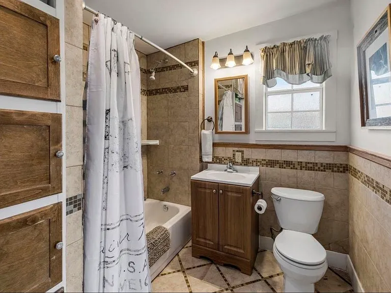 403 W Main St — Photo 11
