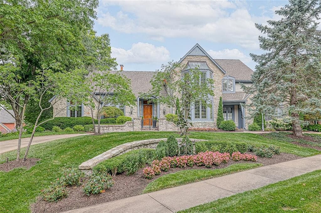 316 Camelot Dr, Liberty, MO 64068 | Zillow