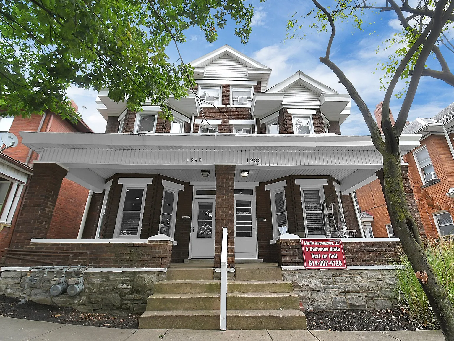 1940 Summit St — Photo 1
