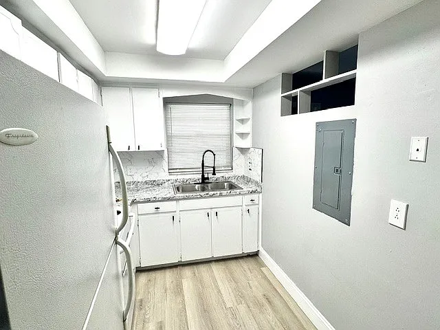 Devon Manor Apartments — Photo 16