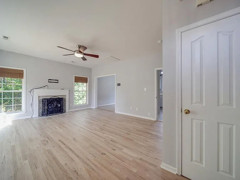 15005 Rothesay Dr — Photo 9