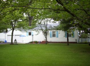 1413 E Lake Shore Dr, Springfield, IL 62712