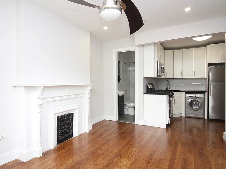135 Decatur St #2R — Photo 5