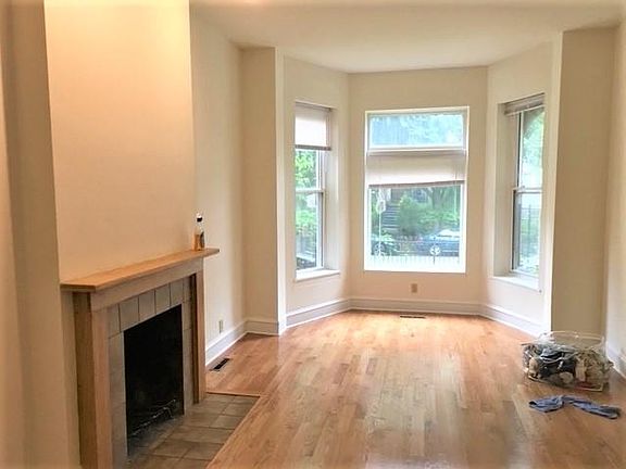 Large Living Rm! w/ WBFP! & Super-Sunny Bay Window (FACING NORTH!) ALL NEW THERMAL PANE WINDOWS!