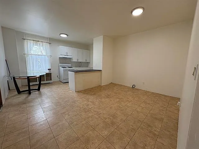 Apartment, JC Heights, NJ, 07307 — Photo 3