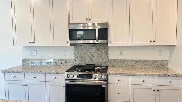 435 Avendale Dr — Photo 3
