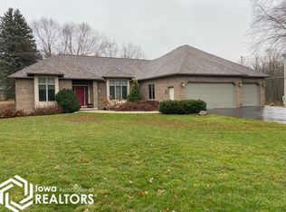 15261 Dodge Ave, Clear Lake, IA 50428