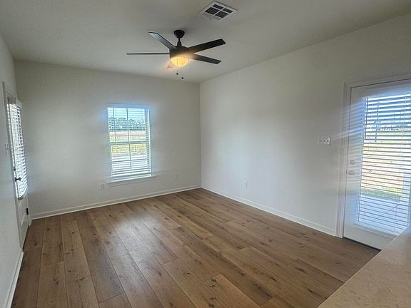 3rd image of 204 Willowbend Way