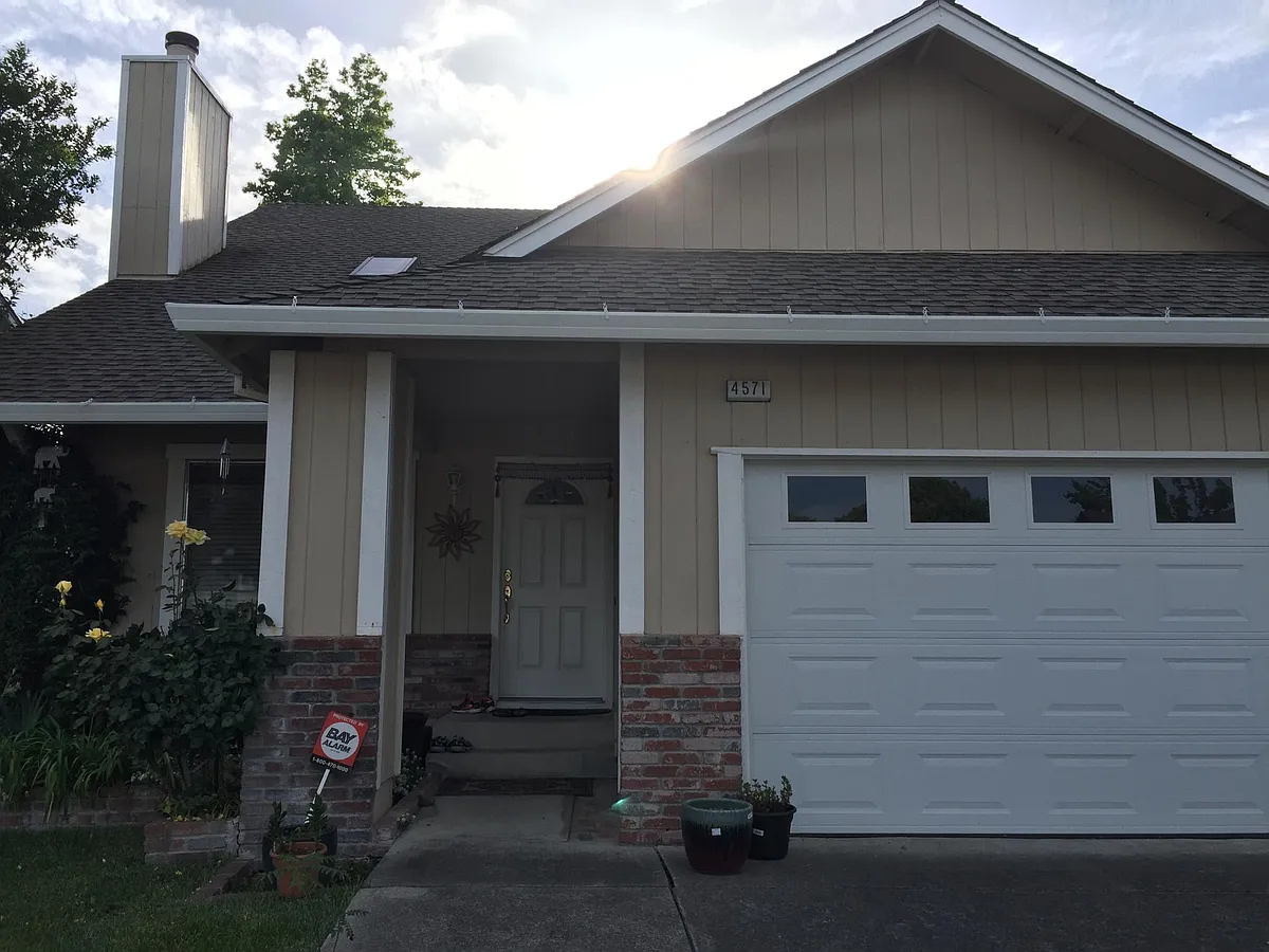 Building Photo - 4571 Heron Ct