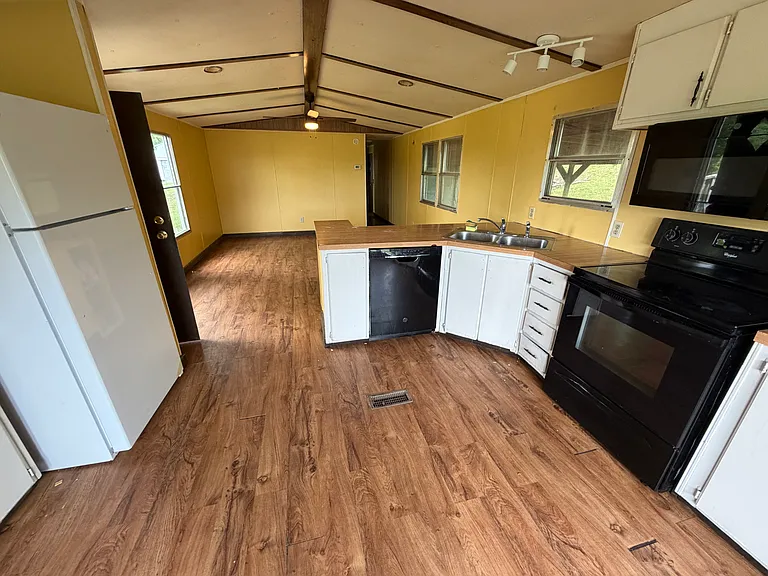 1645 Old Asheville Hwy — Photo 5
