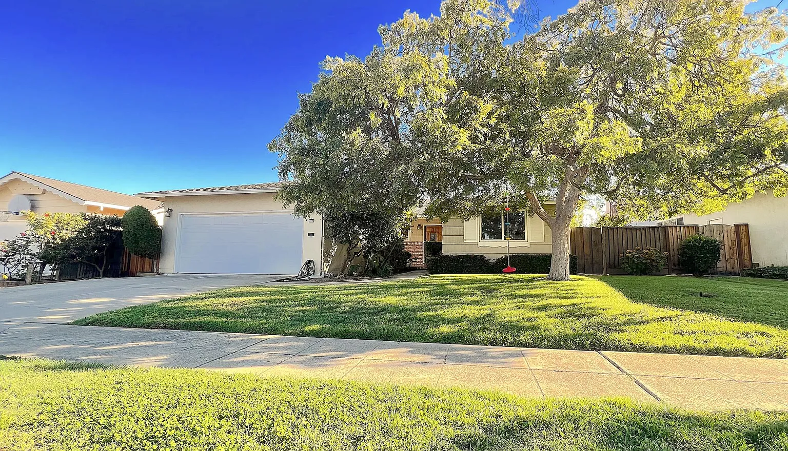 570 Dublin Way photo 1