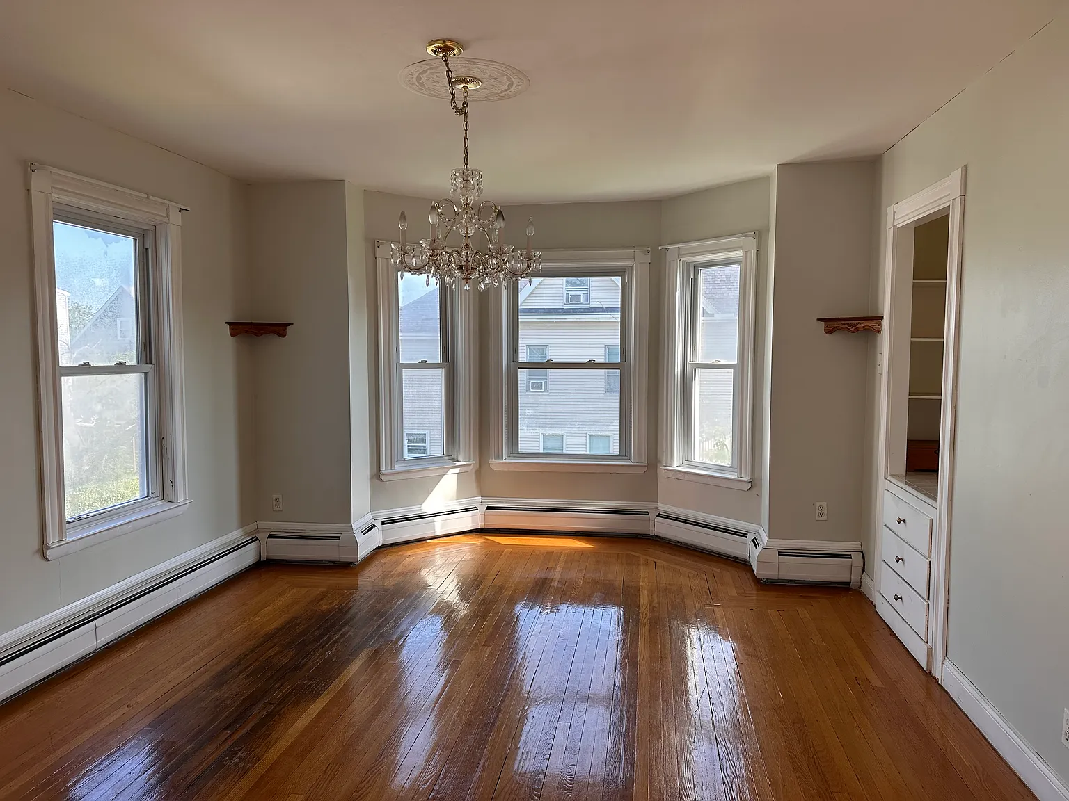 4 bed, 2200 sqft, $3,700 — Photo 3