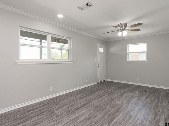 3rd image of 1616 N Moore Ave