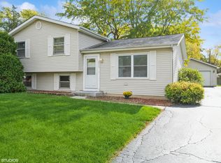 2213 Valley Dr, Lindenhurst, IL
