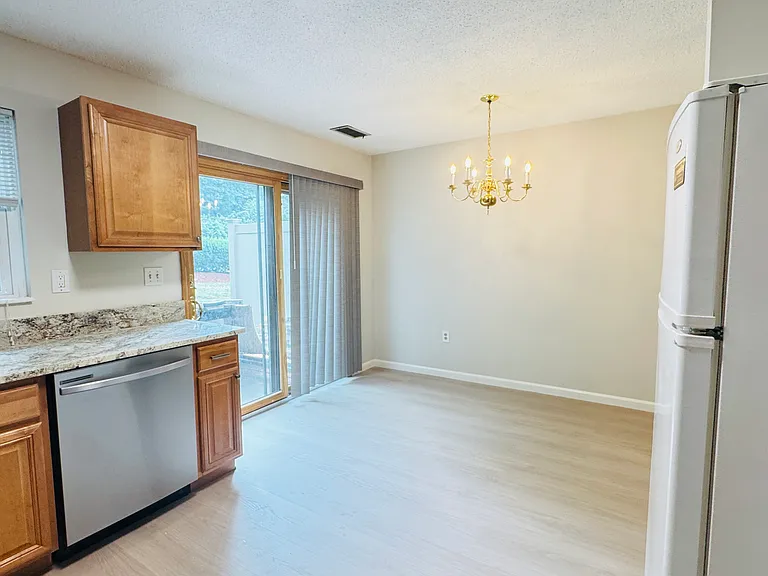 37 Goodwin Ave — Photo 4