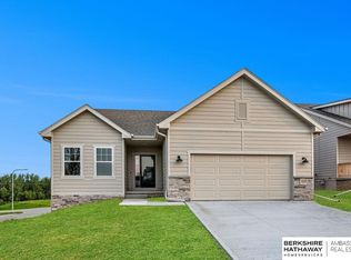 18403 Sage St, Omaha, NE 68136
