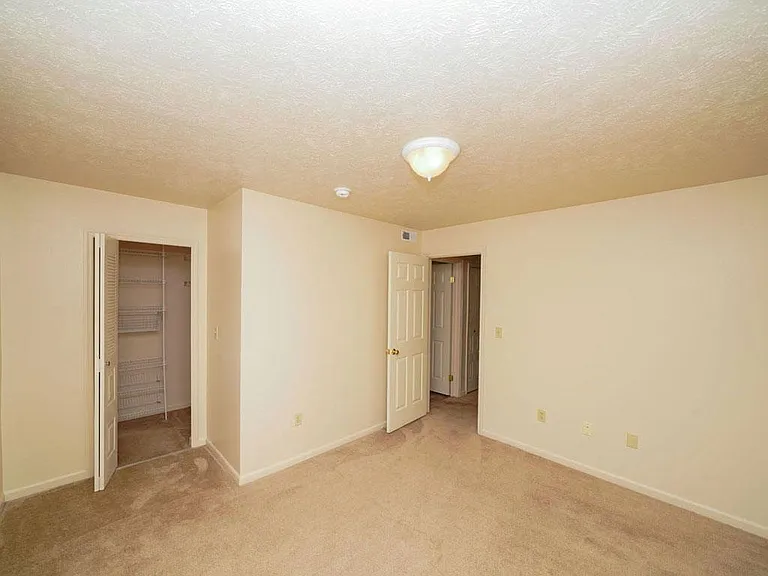 Dupont Lakes Apartments — Photo 18