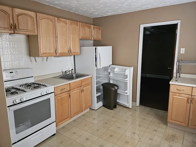 940 Oakmont St #2 — Photo 3