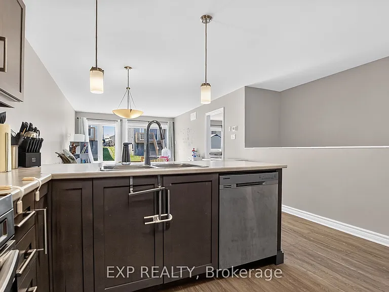 98 Seabert Dr — Photo 11