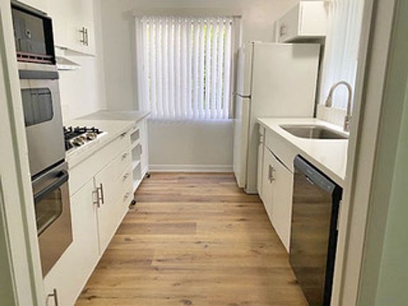 3rd image of 1042 6th St APT 3