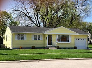 1009 2nd Ave S, Clear Lake, IA 50428