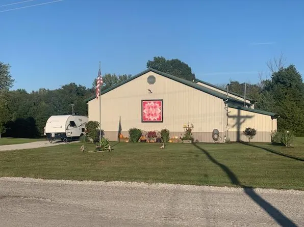 1400 N Duquoin St, Benton, IL 62812