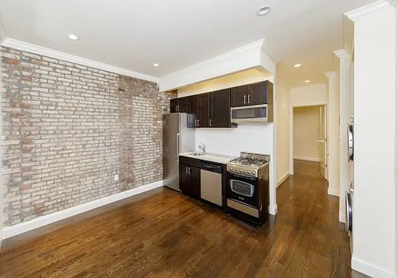 Rented by Icon Realty Management | media 4