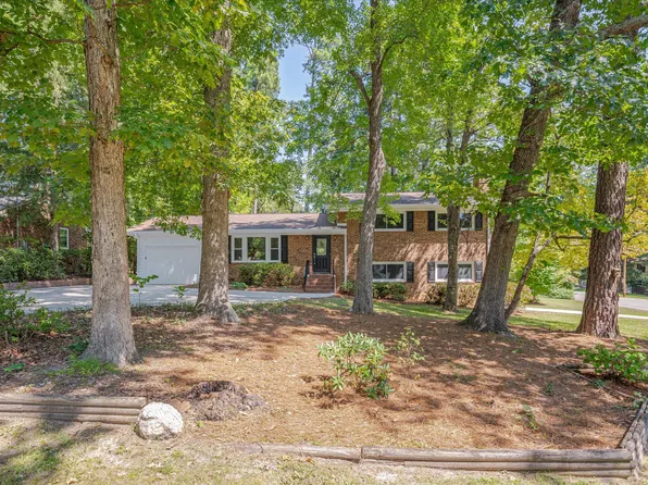 533 Greenwood Dr, Cary, NC 27511