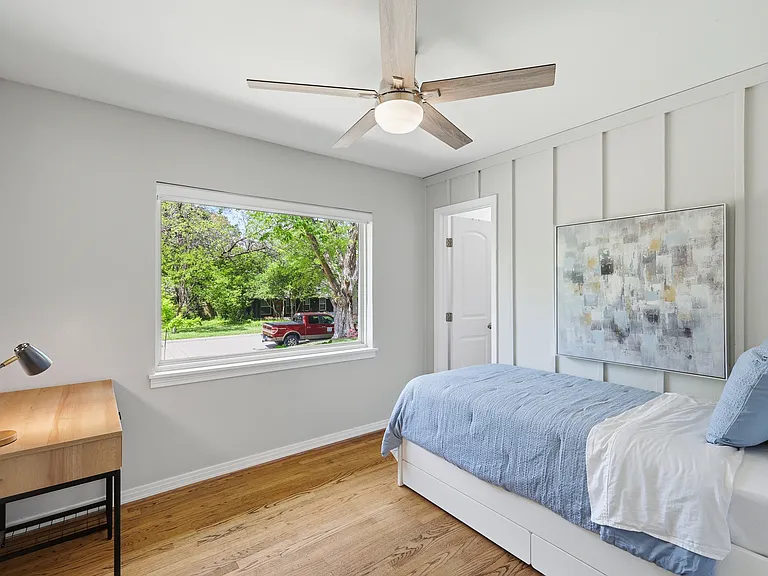 215 Varsity Cir — Photo 17
