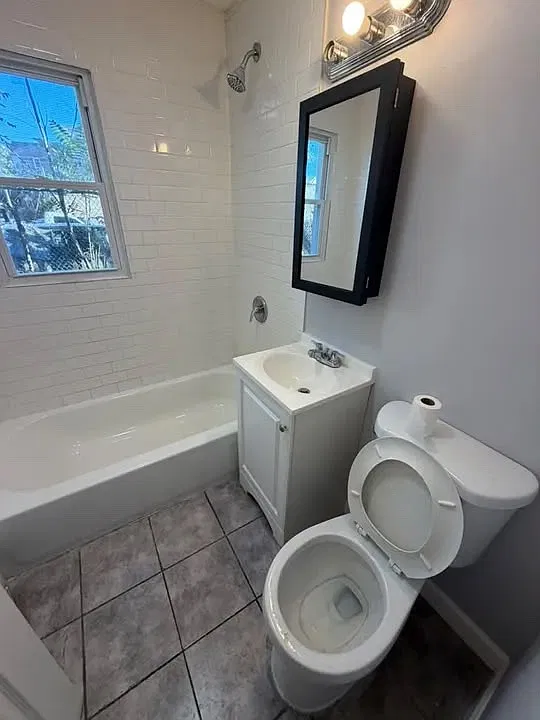 810 18th Ave — Photo 4