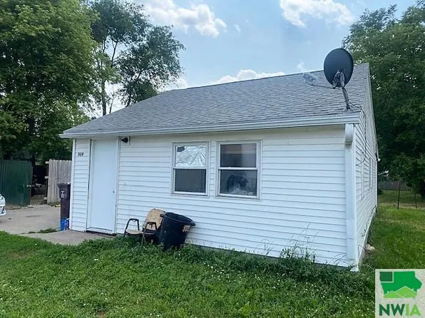 809 5th Ave, South Sioux City, NE 68776